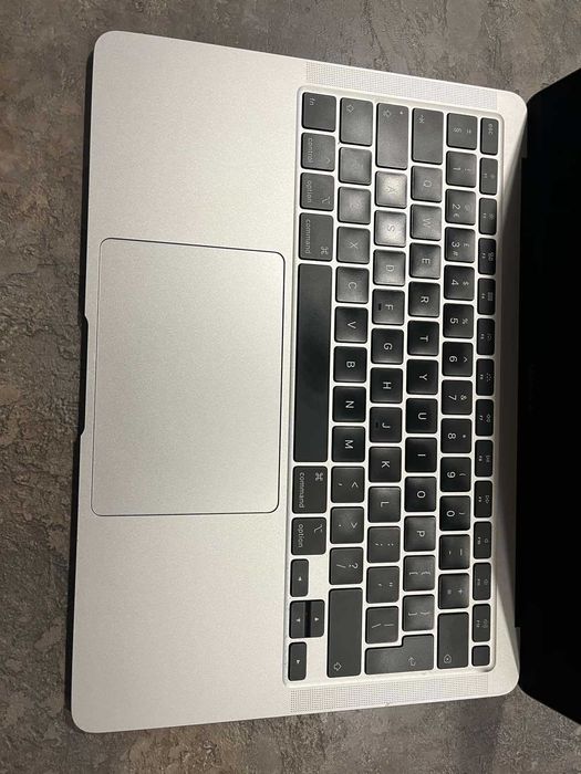 лаптоп Macbook Air 13-inch, 2020 година