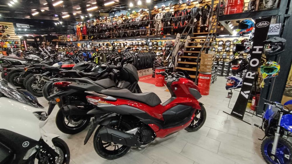 Scuter SYM JetX 125 ABS se conduce cu B-stoc EST BIKE Campina