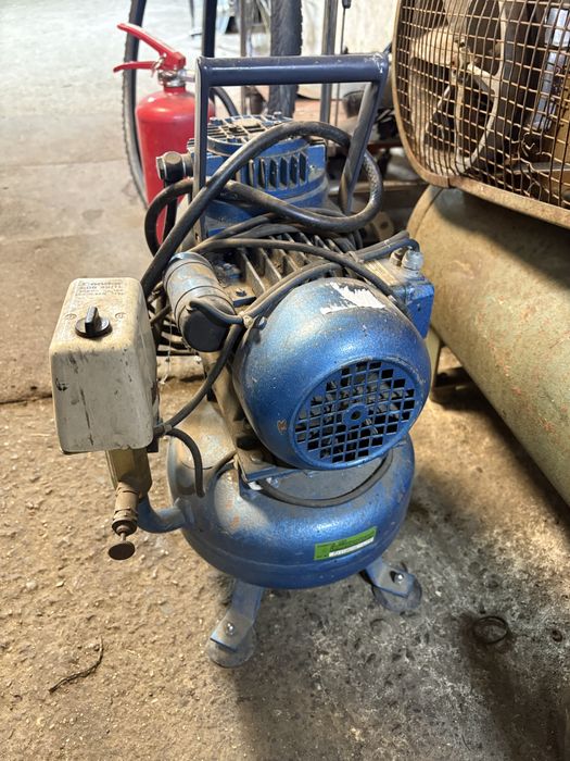 Мини компресор с бутилка