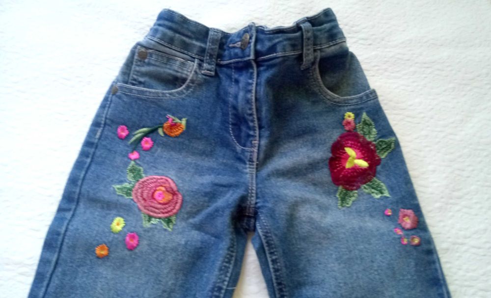 Дънки с рози и подарък блузка