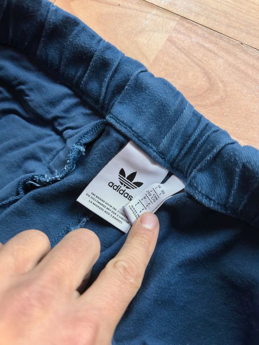 Pantaloni pants joggers sweatpants wide rugged material Adidas Originals 7/8 cropped length navy blue cotton