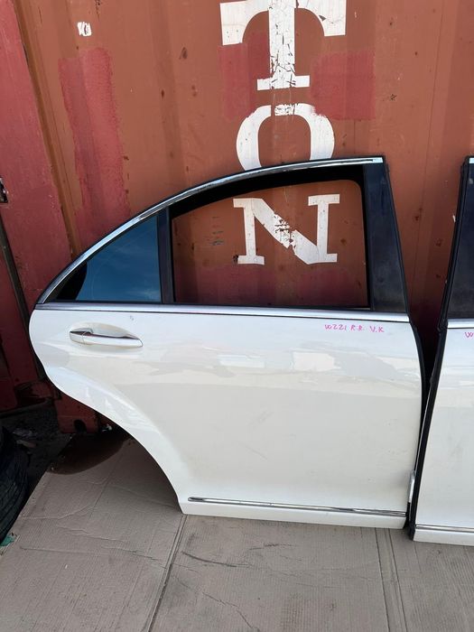 Двери Mercedes benz w221