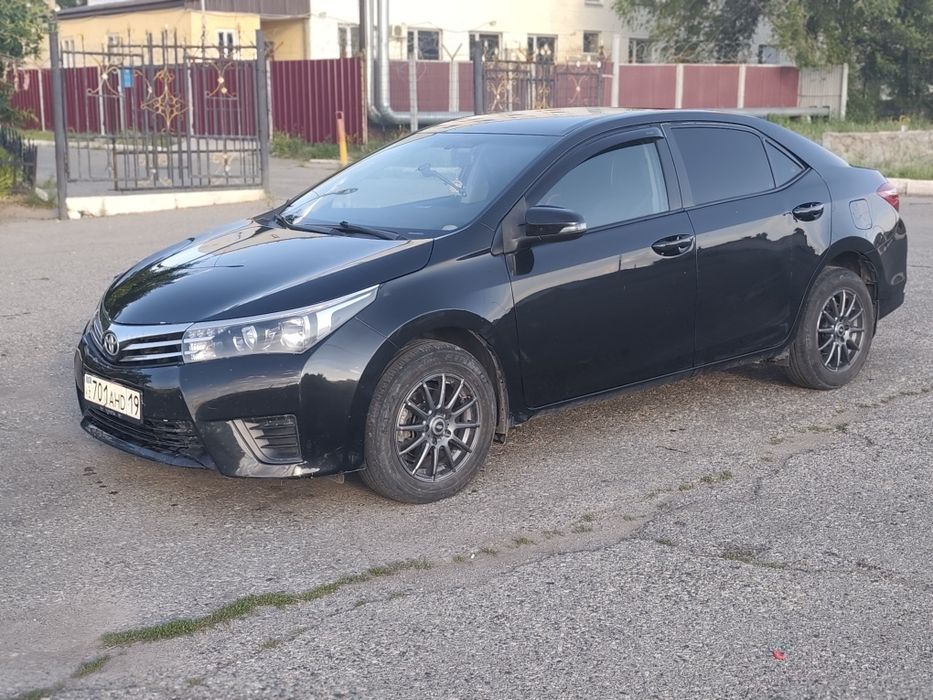 Автомашина тайота королла