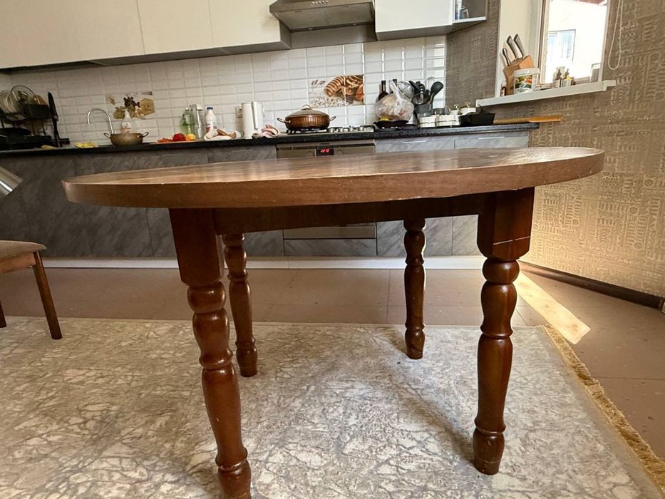 Стол для кухни , гостиной