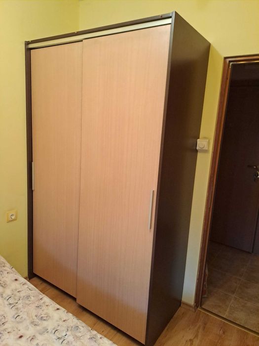Продавам спалня и гардероб