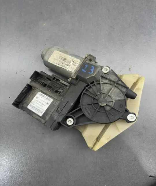 Motoras macara geam spate dreapta Volkswagen VW Passat 2007