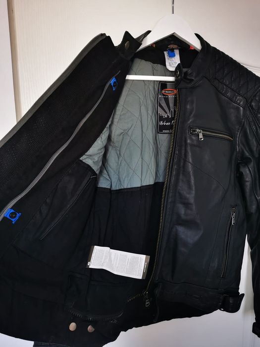 Vând geaca motor piele Held stare foarte buna