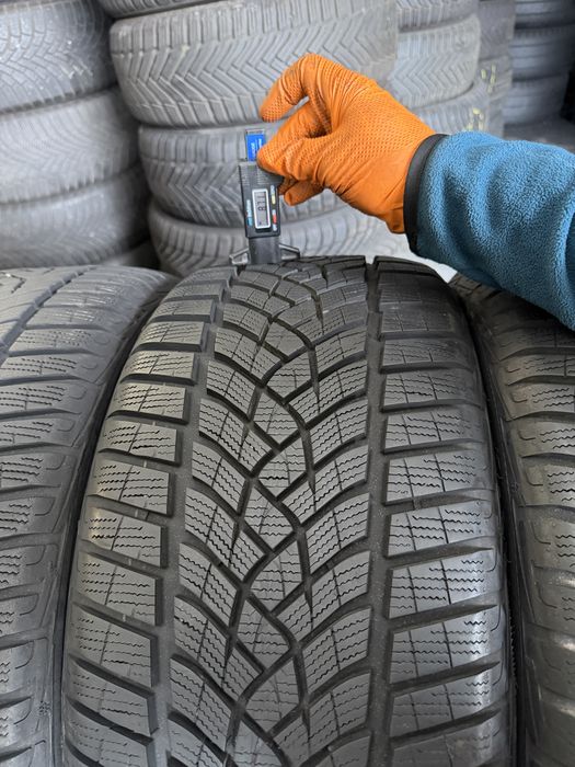 4 anvelope iarna 245/40/18 , GoodYear , DOT 4521 , 7.3-8.7 mm !