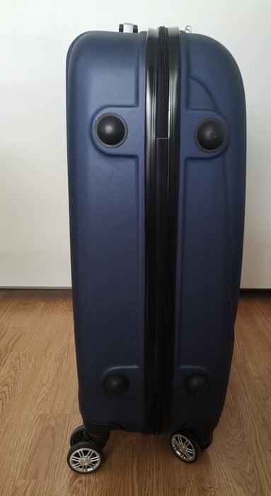 Твърд Куфар с 4 колела, 60 л