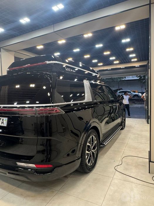 Kia carnival high limousine