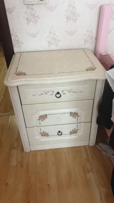 Тумбы,шкафчики продаю