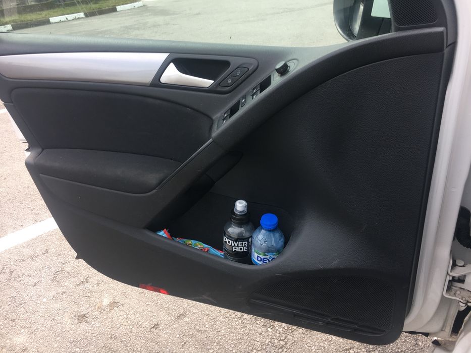 Продавам лека кола в идеално състояние .Бяла на цвят.Колата е хечбег