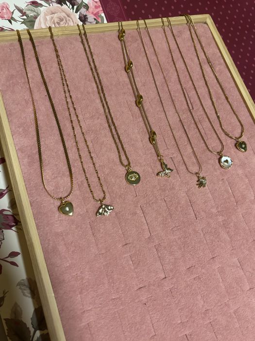 Нежни колиета от позлатена медицинска стомана с висулка