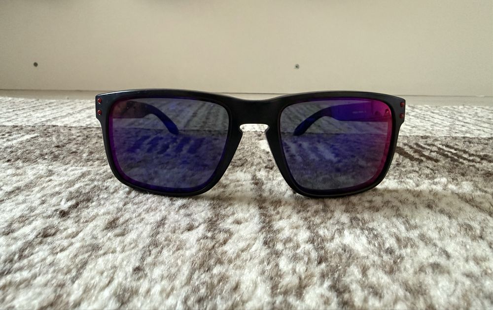 Солнцезащитные очки Oakley