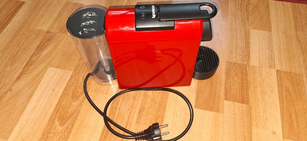 Espressor Nespresso Essenza Mini D30 Roșu