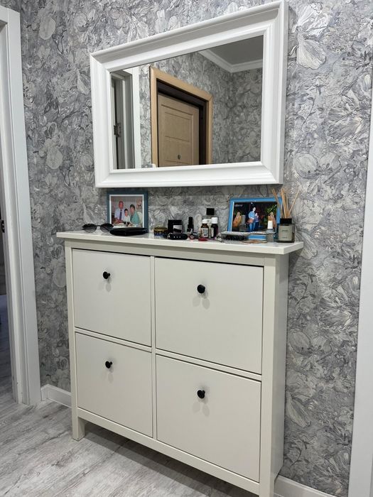 Шкаф и тумба с зеркалом