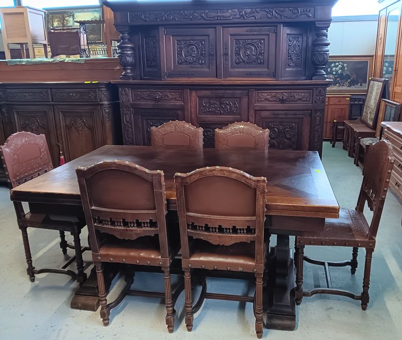 Антикварен комплект - бюфет, разтегателна маса и шест стола