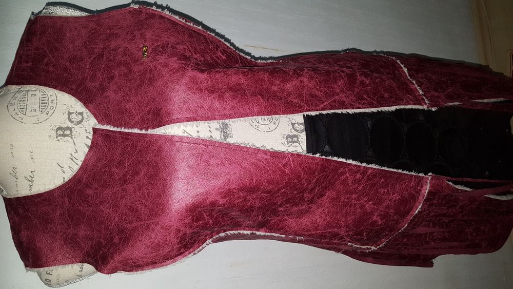 Vestă lungă blană artificială stil cojoc cu franjuri