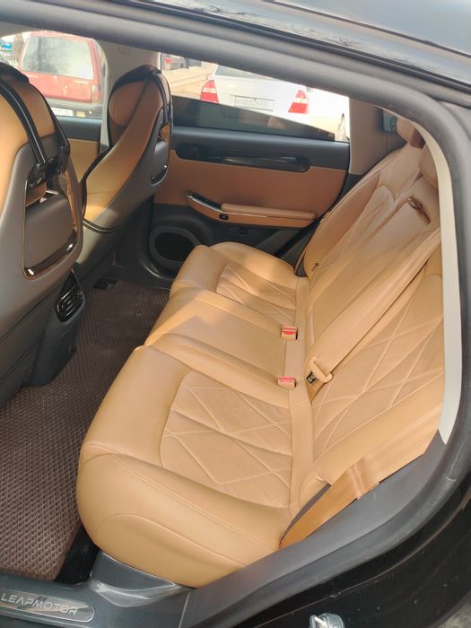 Автомобиль сотилади