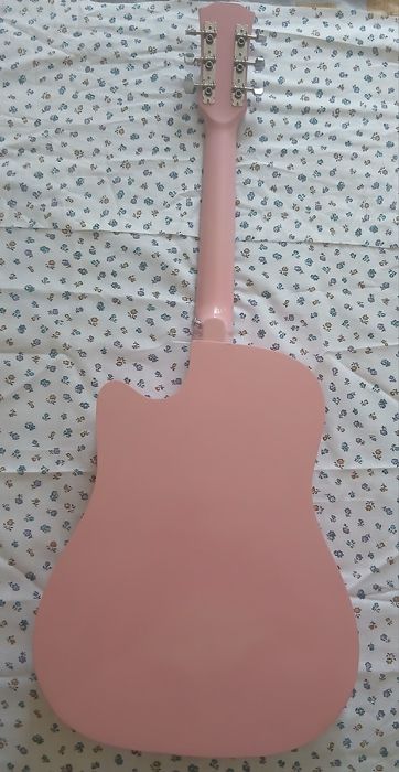 Укустическая гитара