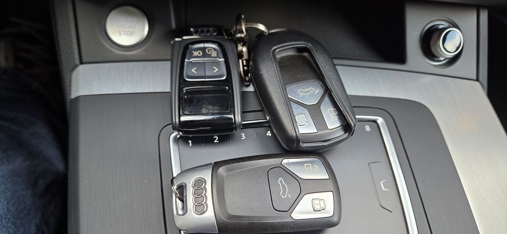 Vând Audi Q5 S line 2.0 TDI Matrix, climă 3 zone, Webasto 

Vând Aud