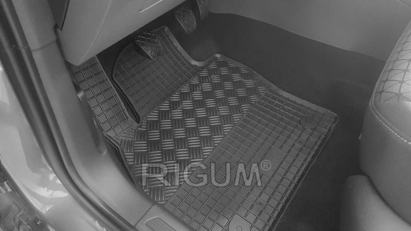 Гумени стелки и багажник SEAT Arona Ibiza VW POLO Taigo 2017г
