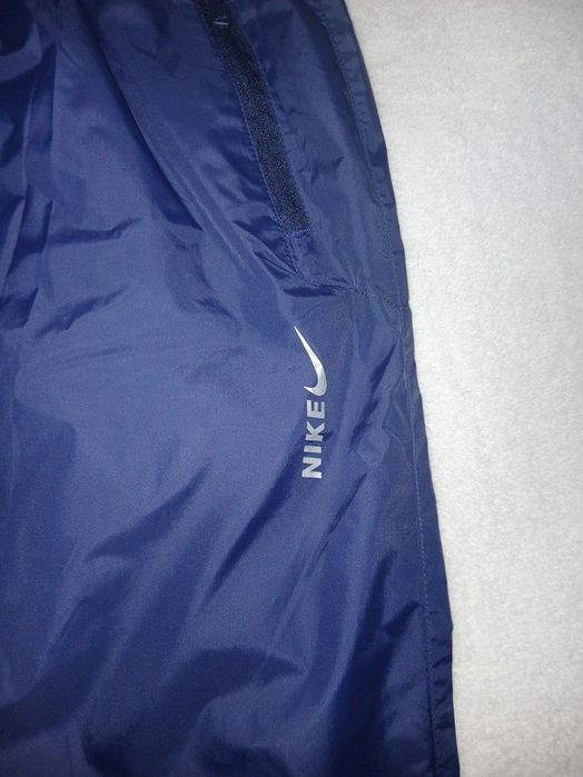 Лёгкие спортивные штаны от бренда Nike