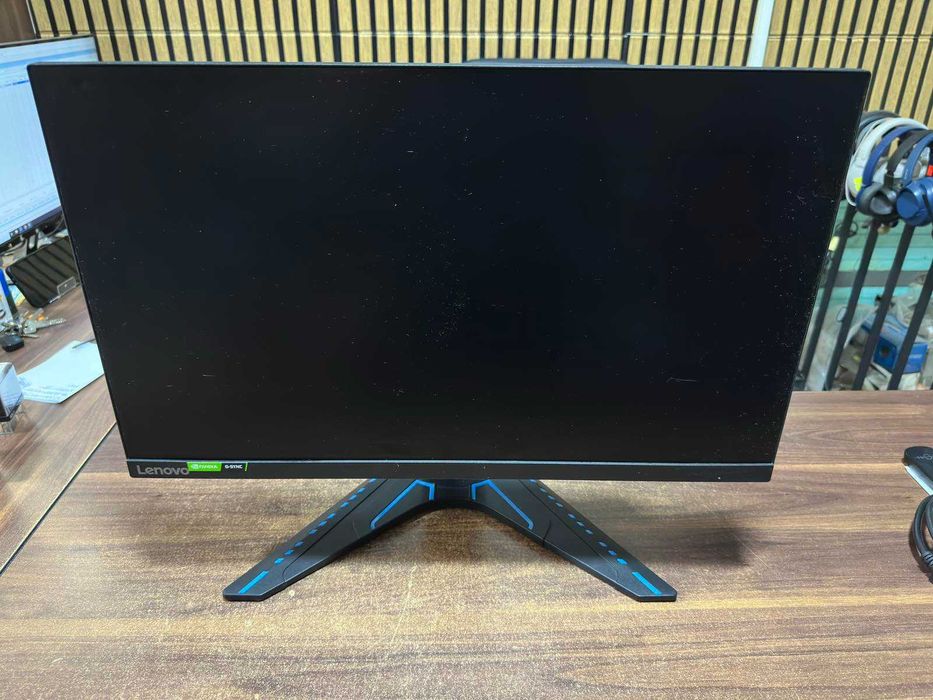 Продавам гейминг монитор Lenovo G24-20 23.8" 165Hz IPS