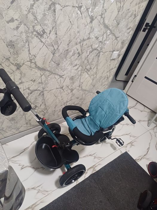 Продаётся фирменный велоколяска