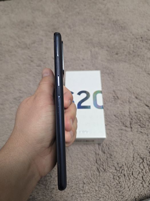Samsung      S20