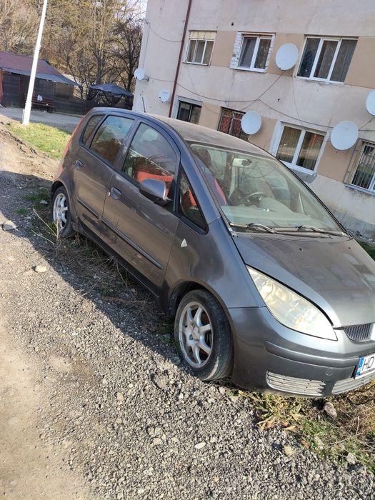 Vând Mitsubishi Colt 2005