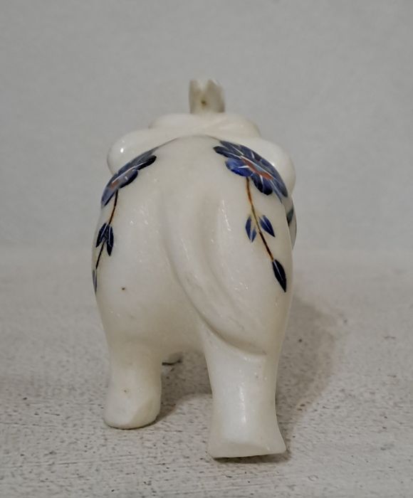 Слон мраморный с инкрустацией