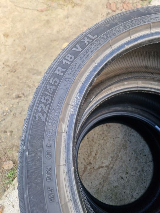 225 45 18 iarna M+S  Semperit