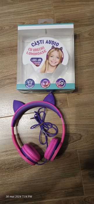 Casti audio cu urechi luminoase  On-Ear