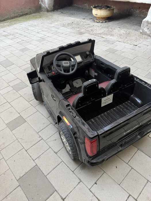 Детский автомобиль