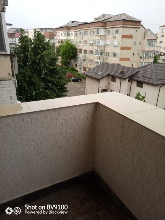 Inchiriez apartament