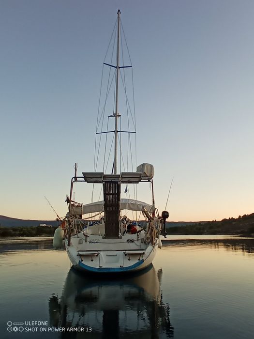 Продавам ветроходна лодка Beneteau43