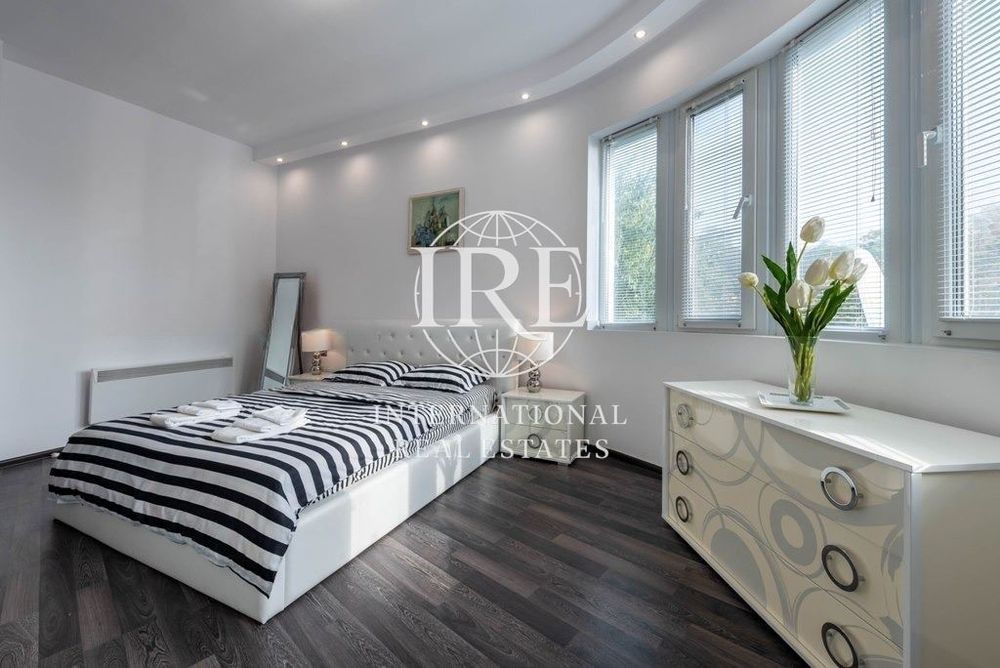 Дава се под наем Тристаен апартамент в Варна, Център - 110 кв.м за 897.6 € - Снимка #8