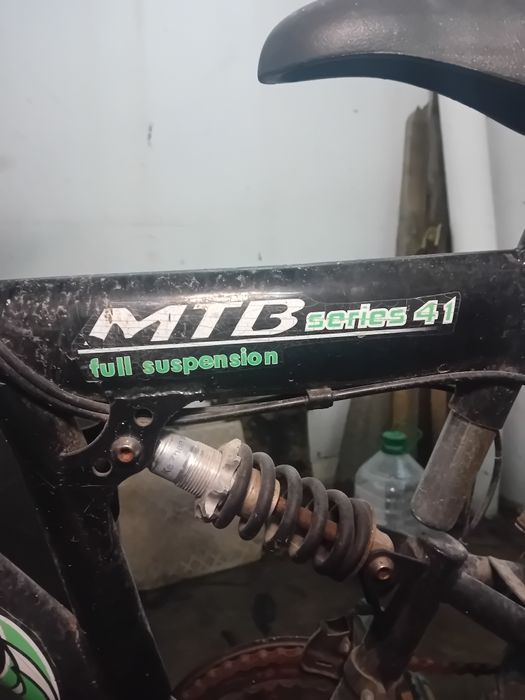 bicicletă MTB (mountain bike full suspention