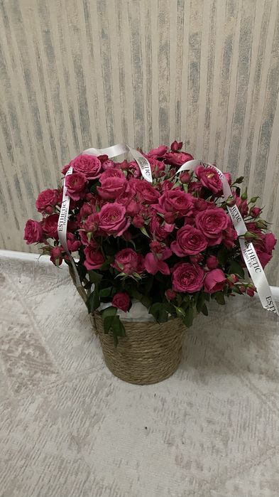 Цветы в корзине