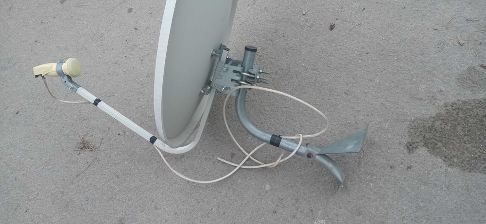 антенна 90 см  - с креплением и конвертором