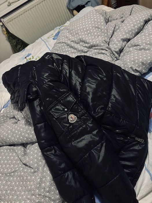 Geaca moncler noua neagra