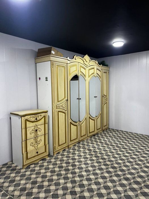 СРОЧНО Спальный мебель сотилади