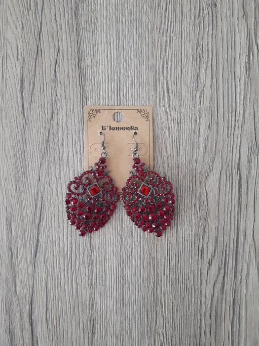 Елегантни обеци различни видове