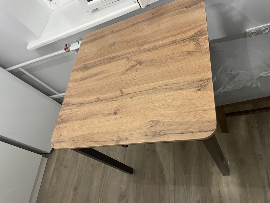 Стол квадратный новый