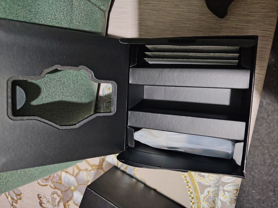 Продам срочно  сматр часы  новые