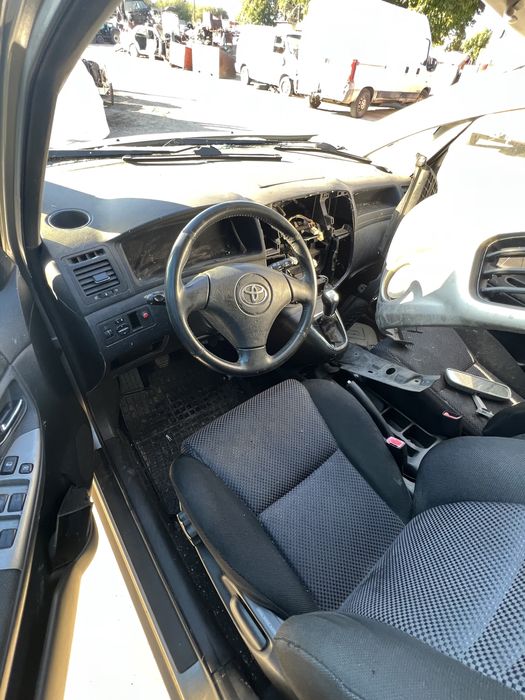 Toyota Corolla Verso бензин НА ЧАСТИ