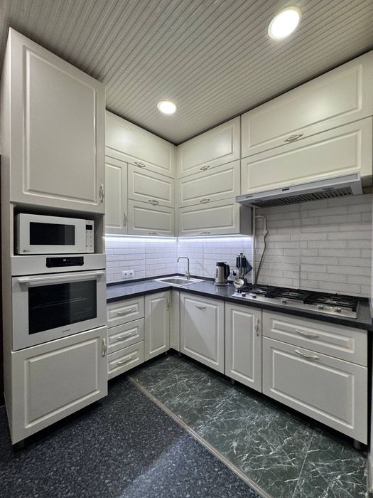 Квартира 4 х комнатная ориентир супермаркет "Магнит"