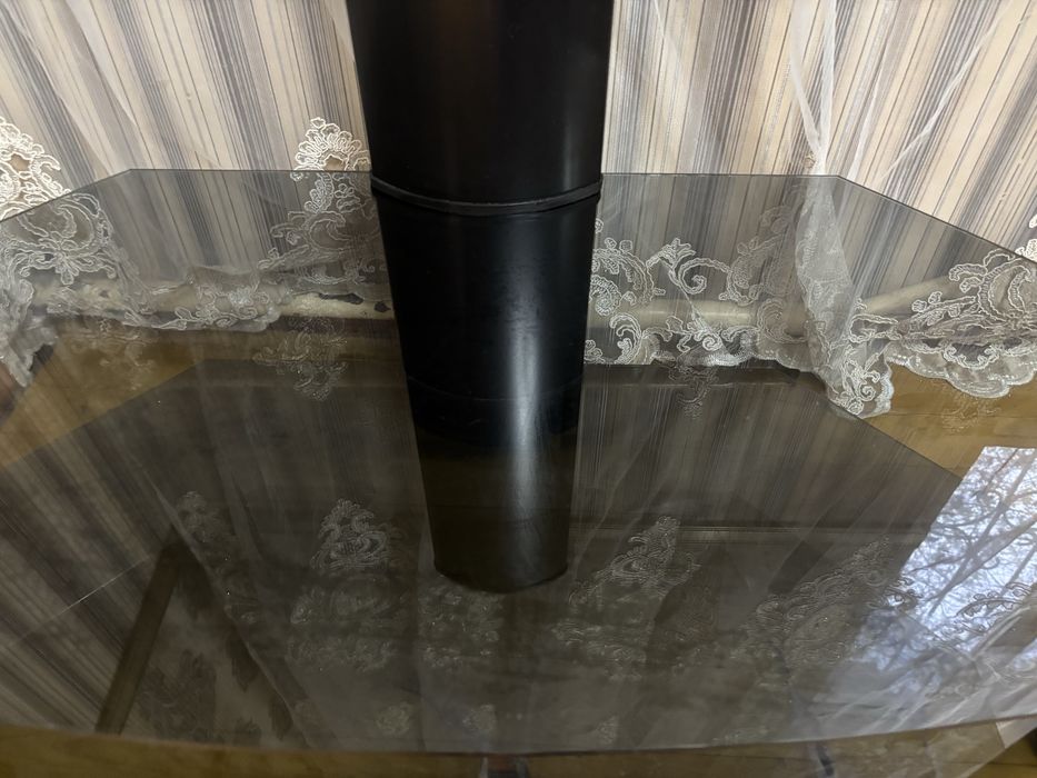 Полка стеклянная под телевизор