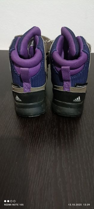 Ghete  Adidas, pt iarna, stare impecabilă